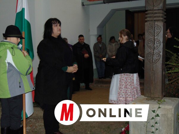 Tóth Ramóna a Magyar Nemzeti Tanács nevében koszorúzott (Fotó: Vidács Hajnalka)