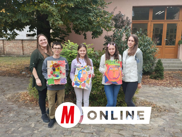 Az óbecsei Testvériség Általános és Középiskola diákjai kísérőjeikkel (Kancsár Izabella felvétele)