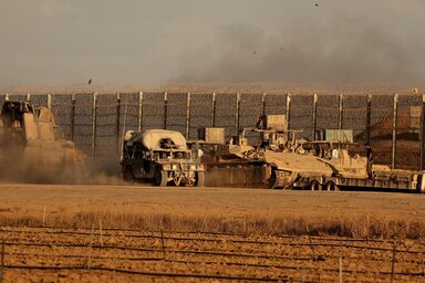 Az IDF katonai járműveinek egy csoportja az izraeli–gázai határon (Fotó: nst.com.my)