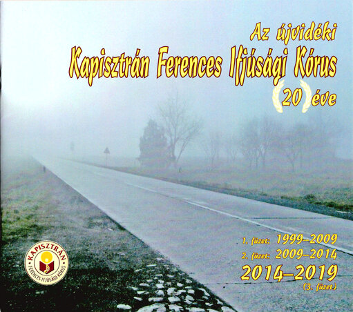Az újvidéki Kapisztrán Ferences Ifjúsági Kórus 20 éve című, 2019-ben
megjelent kiadvány címlapfotója arra utal, hogy a kórus a háborúban
alakult meg, a bombázás szörnyűségeiből ködös úton kievickélt a világosságba. Gyönyörű szép kórus lett belőle, egy egész szekrény megtelt azóta díjakkal, elismerésekkel