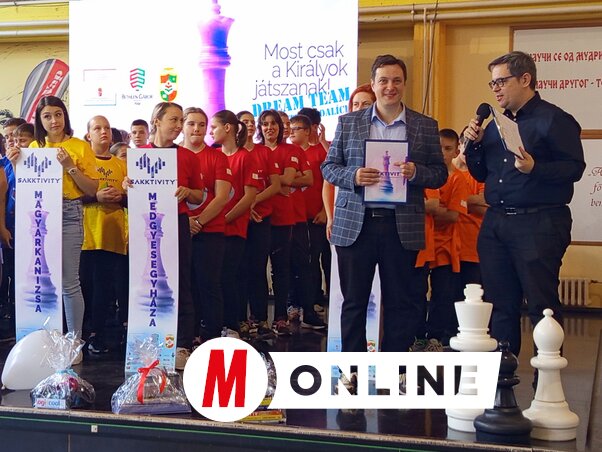 Rózsa Zsombor Brasnyó Zoltánnal, a rendezvény műsorvezetőjével (Fotó: Benedek Miklós)