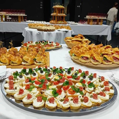 Miniszendvicsek és sós ételek