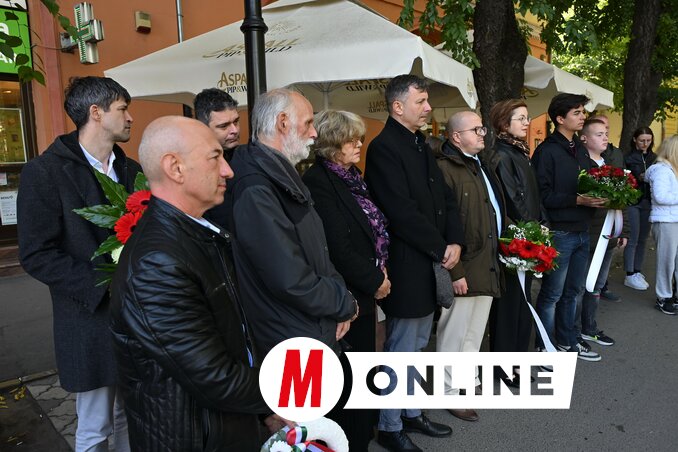 A megemlékezők csoportja (Fotó: Molnár Edvárd felvétele)