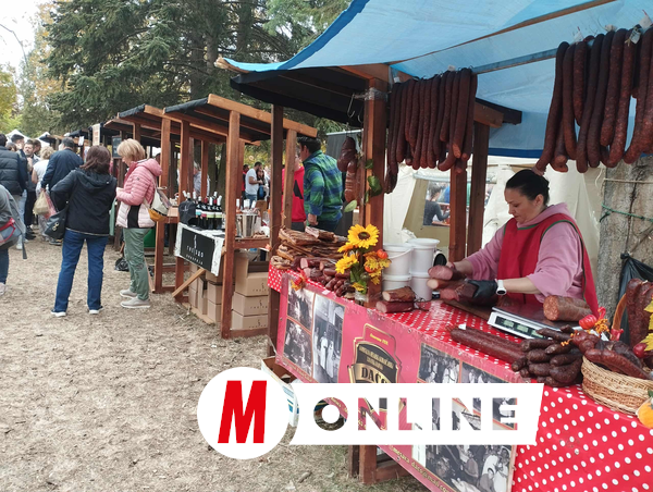 A kitermelők piacán több mint ötven helyi és környékbeli termelő kínálta portékáját (Kancsár Izabella felvétele)