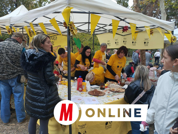 Palacsintát sütöttek a bácsföldváriak (Kancsár Izabella felvétele)