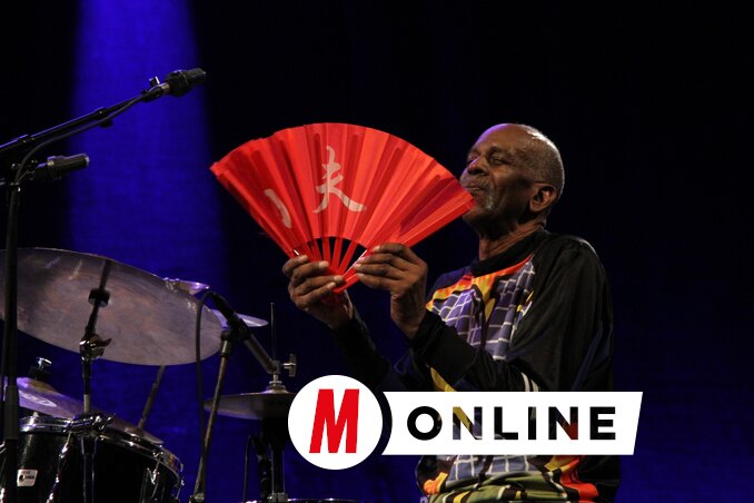 Тommy Campbell a piros legyezővel (Fotó: Diósi Árpád)