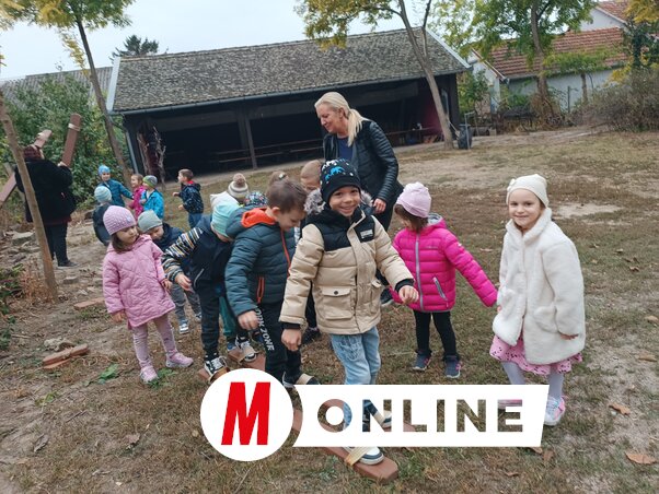 Lépegetőjáték (Fotó: Kazinczy Paszterkó Diana felvétele)