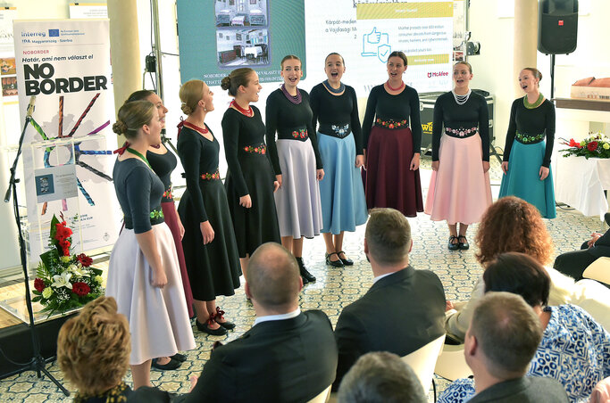 A Danaj leánykórus emelte az ünnepi hangulatot