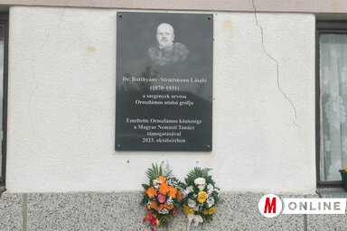 Dr. Batthyány-Strattmann László emléktáblája az egyesület székházának falán (Fotó: Horváth Attila)