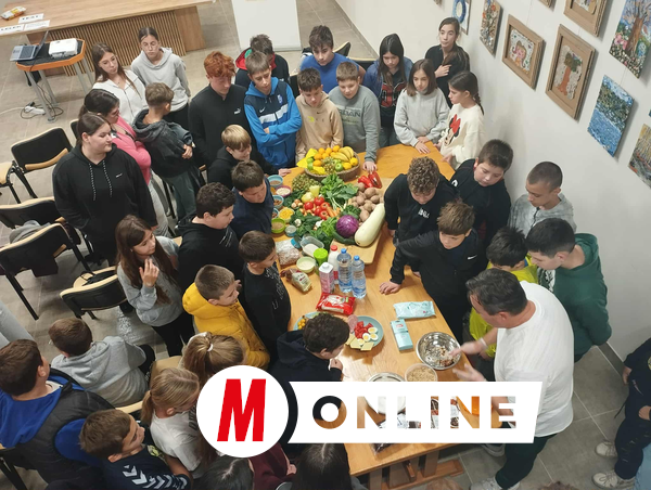 A gyermekek egy egészséges ételt is elkészítettek a tornatanár segítségével (Fotó: Kancsár Izabella)