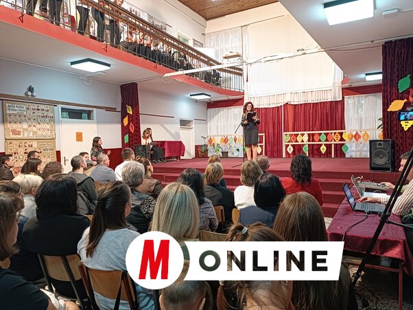 Az igazgatónő üdvözli a vendégeket (Fotó: Kazinczy Paszterkó Diana felvétele)