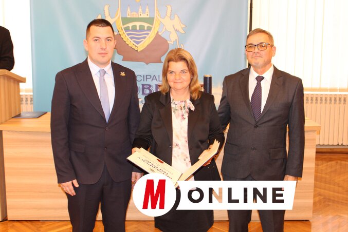 Füstös Illés egészségi állapota miatt nem tudott eljönni az ünnepségre, ezért az elismerést lánya, Forgács Ibolya vette át (Fotó: Paraczky László)