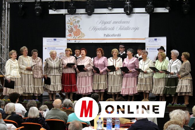 A vendéglátó Szederinda népdalkör horgosi, illetve vajdasági népdalokat ismertetett meg a hallgatósággal (Fotó: Benedek Miklós)