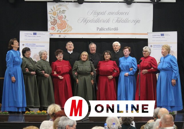 A Torontálvásárhelyi Magyar Művelődési és Művészeti Központ Gyökerek dalköre húszéves múltra tekint vissza, és produkciója a Tájegységek népdalcsokra címet viselte (Fotó: Benedek Miklós)