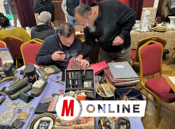 A látogatók nemcsak vásárolhattak, hanem eladásra vagy értékbecslésre is magukkal hozhatták saját tárgyaikat, amelyekről szakértők adtak véleményt a helyszínen (Fotó: Dér Dianna)