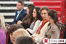 Iskolafelújításra vonatkozó támogatási szerződések átadása a tartományi kormányban