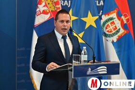 Iskolafelújításra vonatkozó támogatási szerződések átadása a tartományi kormányban