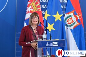 Iskolafelújításra vonatkozó támogatási szerződések átadása a tartományi kormányban