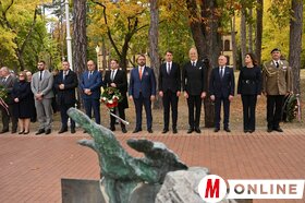 Megemlékezés a Szabadság madara szobornál palicson és közös főhajtás Szabadkán