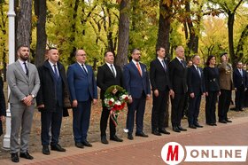 Megemlékezés a Szabadság madara szobornál palicson és közös főhajtás Szabadkán