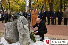 Megemlékezés a Szabadság madara szobornál palicson és közös főhajtás Szabadkán