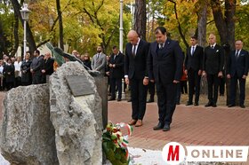 Megemlékezés a Szabadság madara szobornál palicson és közös főhajtás Szabadkán