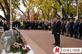 Megemlékezés a Szabadság madara szobornál palicson és közös főhajtás Szabadkán