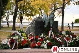 Megemlékezés a Szabadság madara szobornál palicson és közös főhajtás Szabadkán