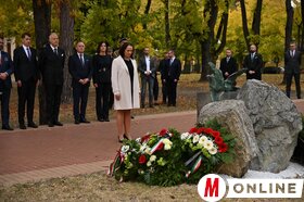 Megemlékezés a Szabadság madara szobornál palicson és közös főhajtás Szabadkán