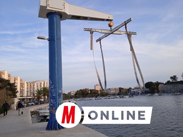 Ha a szárazdokk a kórház, akkor ezt a szerkezetet mentőautónak nevezhetnénk. A „nagyfiúkon” kívül szinte bármilyen úszóalkalmatosságot képes a partra emelni (Fotó: Szeli Balázs)