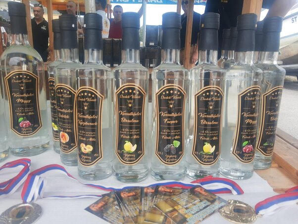 Fábrik Attila birsalmájából elsősorban pálinka készül (Fotó: Családi archívum)