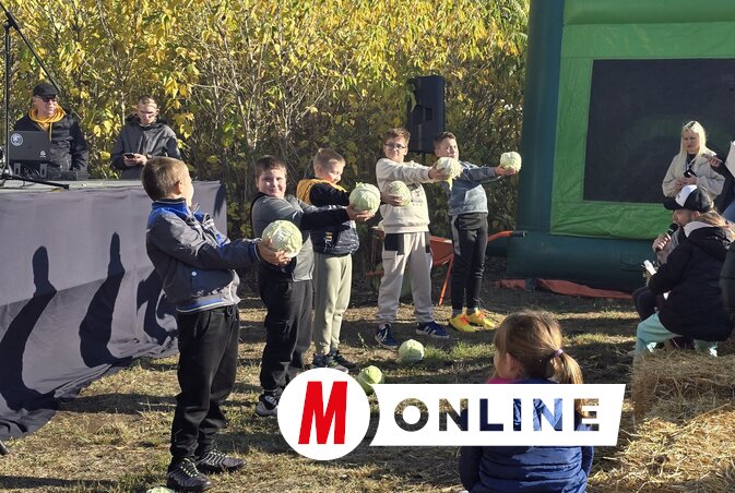 A káposztatartó verseny résztvevői kitartóak voltak (Fotó: Gulyás Réka felvétele)