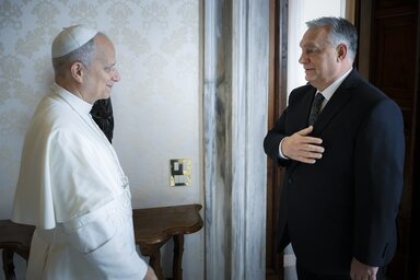 Róma püspöke és a magyar miniszterelnök (Fotó: MTI/Vatikán Média) Róma püspöke és a magyar miniszterelnök (Fotó: MTI/Vatikán Média)