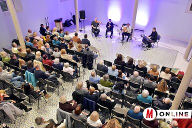 A késői kezdés ellenére megtelt a Kiszsinagóga