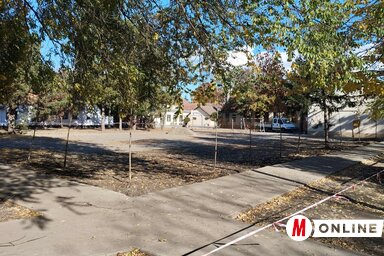 A régi kerítést már eltávolították, az új a tervek szerint november közepéig a helyére kerül (Fotó: Kancsár Izabella)