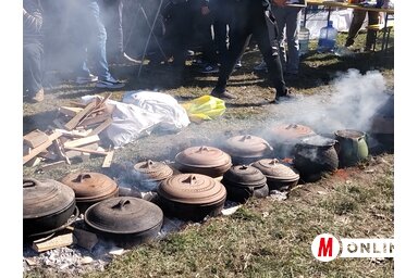 Különleges íze van a cserépedényben főtt szármának (Tóth Péter felvétele)