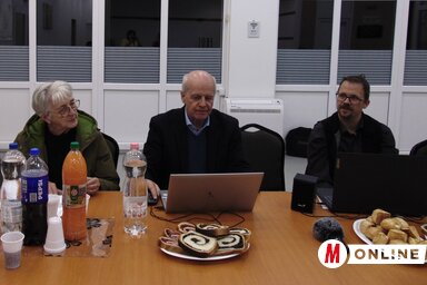 A művelődési egyesületek képviselői Raj Rozália és Birinyi József értékelését hallgatták meg. Juhász Gyula szervezőként vett részt a programban (Fotó: Vidács Hajnalka)