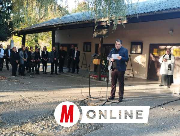 Az óbecsei megemlékezésen Kiss Igor, az óbecsei községi képviselő-testület elnöke szólt az egybegyűltekhez (Kancsár Izabella felvétele)