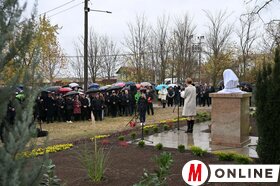 Kosztolányi Dezső mellszobrának felavatása Ludason