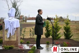 Kosztolányi Dezső mellszobrának felavatása Ludason