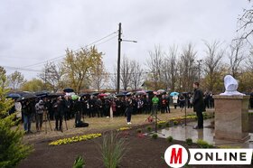 Kosztolányi Dezső mellszobrának felavatása Ludason