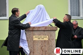 Kosztolányi Dezső mellszobrának felavatása Ludason