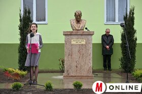 Kosztolányi Dezső mellszobrának felavatása Ludason