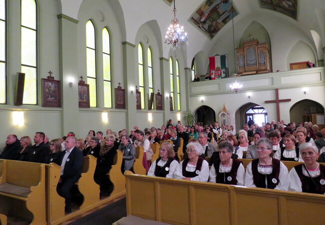 Megtelt a Szent István király-plébániatemplom