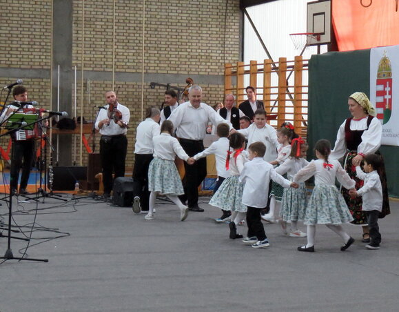 A hertelendyfalvi tánccsoport