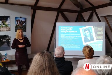 Bednárik Prokec Zita előadása a könyvtár emeleti termében (Fotó: Tóth Péter felvétele)