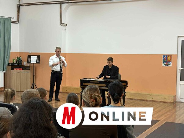 Hényel Gábor tárogatón, Bálint András cimbalmon játszott a hangszerbemutató koncerten (Fotó: Csincsik Zsolt felvétele)