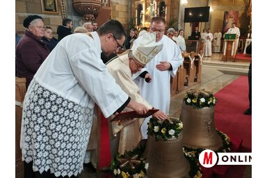 A kalocsai érsek a szentmise végén felszentelte az új harangokat (Fotó: Kancsár Izabella)