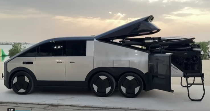 A hagyományos közúti jármű hátul a kibontakozó légi modullal (Fotó: Youtube/Screenshot)