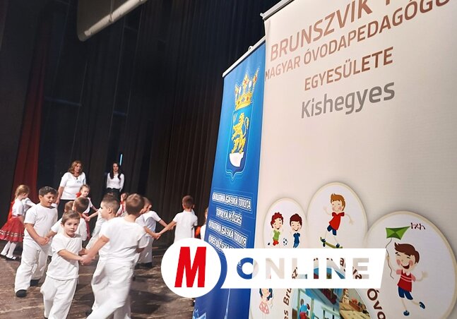 A moziteremben elsőként a Bambi Iskoláskor Előtti Intézmény Katicák csoportja lépett színpadra (Fotó: Kazinczy Paszterkó Diana felvétele)